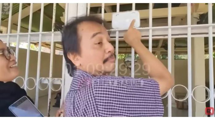 Reaksi Gibran Roy Suryo Cs Kunjungi Makam Keluarga Jokowi