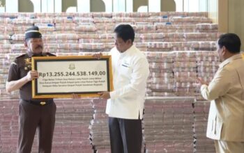 Presiden Prabowo Saksikan Kejagung Serahkan Uang Korupsi CPO Rp13 Triliun ke Negara