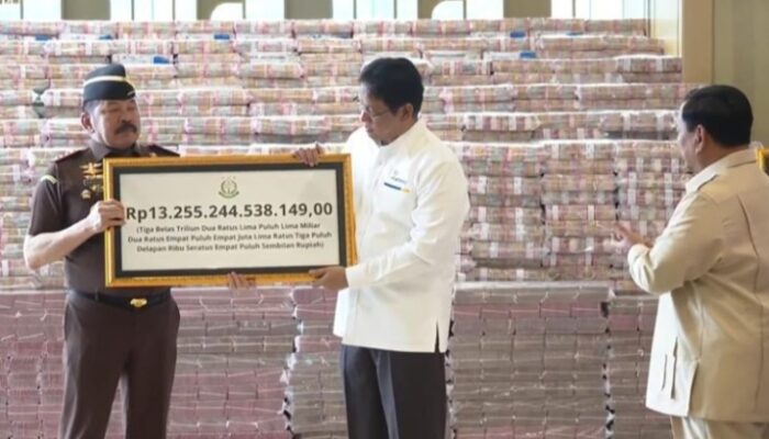 Presiden Prabowo Saksikan Kejagung Serahkan Uang Korupsi CPO Rp13 Triliun ke Negara
