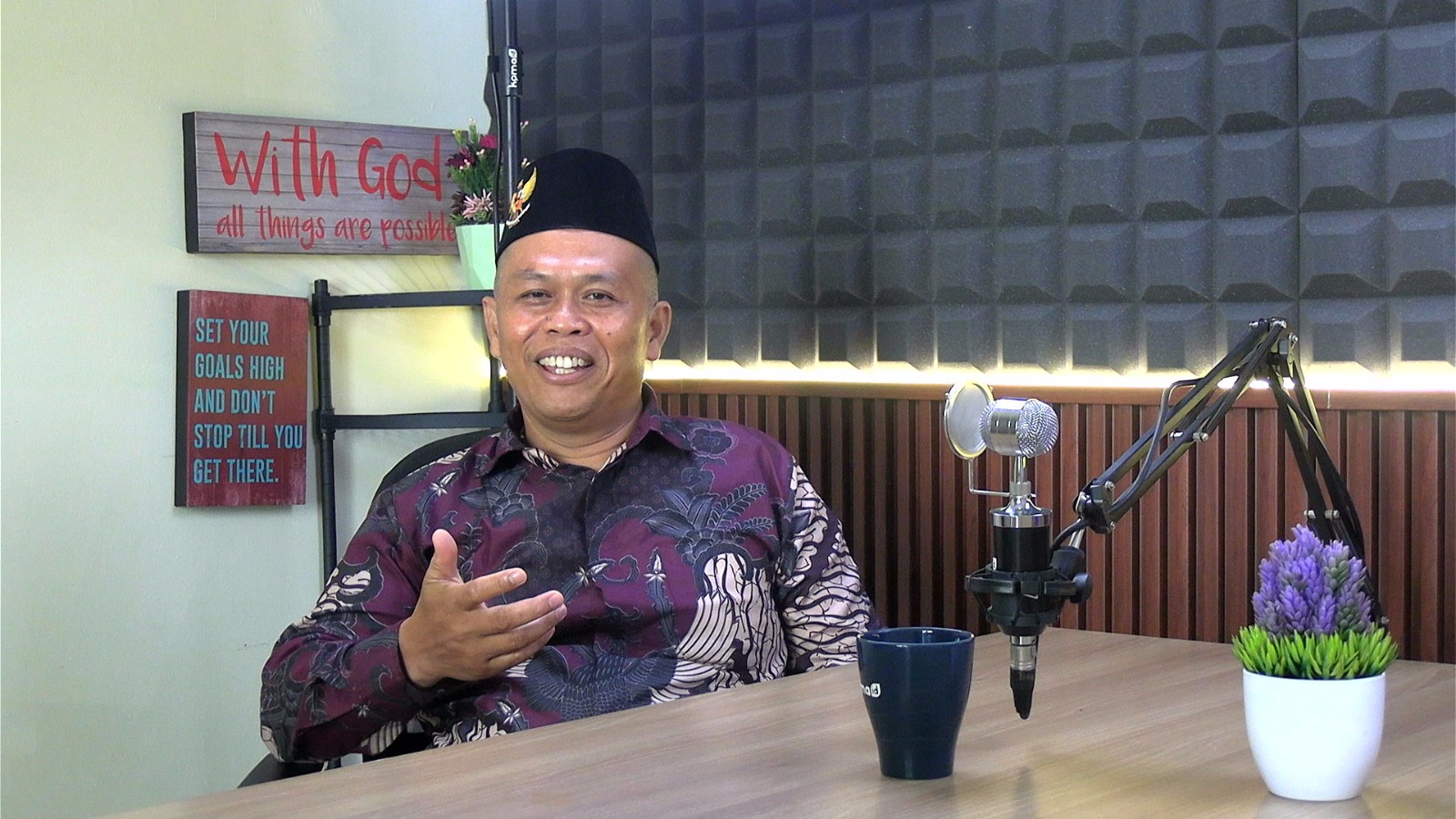 Sindir Ekonomi Elitis, Fernando: Apakah Purbaya Sudah Jaga Harga Telur?