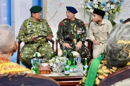 SBY Terlihat Akrab dengan Kapolri di HUT TNI, Ada Gibran Juga! Demokrat: Jangan Besar-besarkan Isu