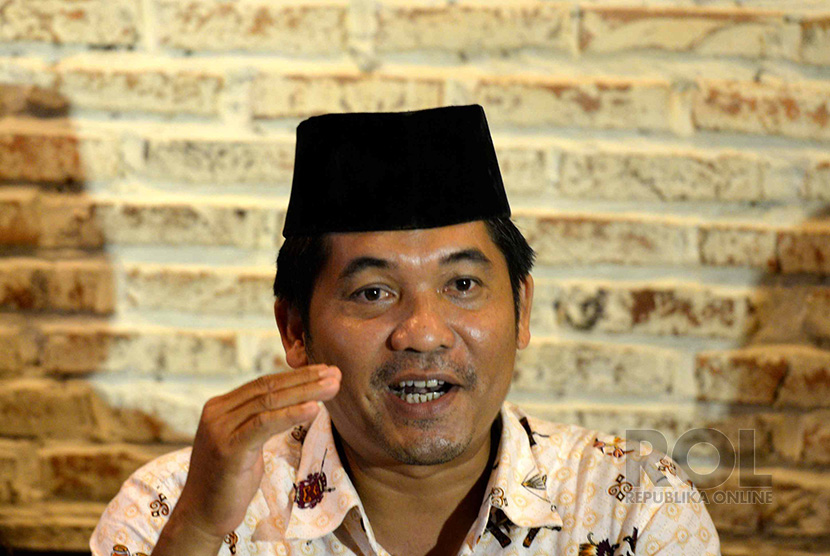 Gelombang Kritik: Ray Rangkuti Sindir “Krisis Makna Pahlawan”, Sindir Rencana Penobatan Soeharto
