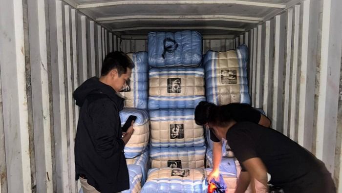 Polisi Bongkar Sindikat Balpres di Jakarta, 207 Bal Pakaian Bekas Impor Disita