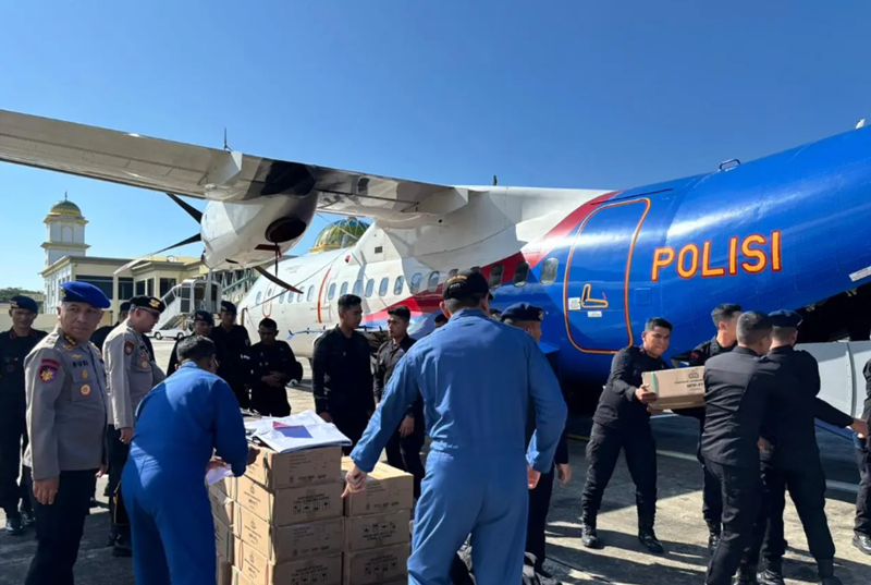 Bantuan Logistik Mabes Polri untuk Korban Bencana Alam di Aceh
