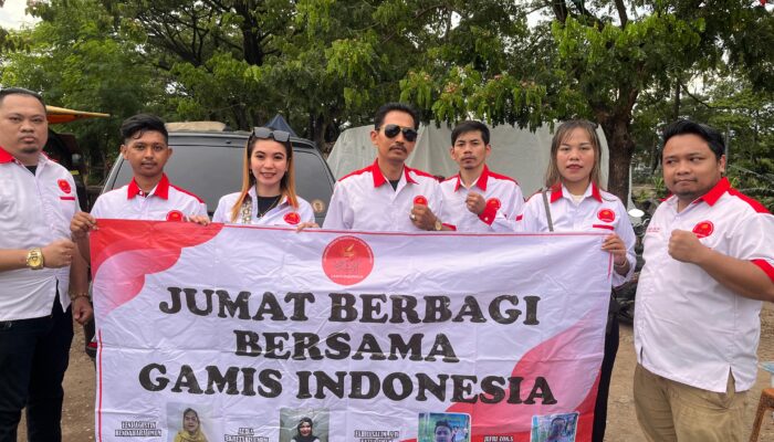 Jumat Berkah, GAMIS Indonesia Bagi-Bagi Ratusan Nasi Bungkus ke PKL, Ojol & Warga di Jaktim