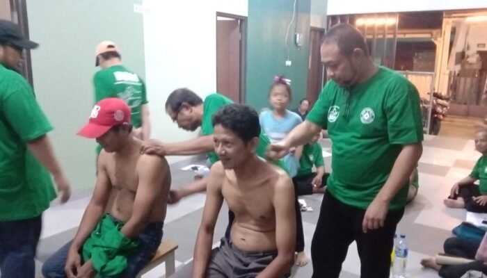 Antusias Warga RW 01 Cipadu Ikuti Praktek Program BBM Perdana