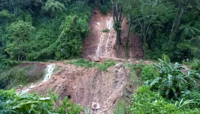 Jalan Raya Ciamis–Kawali–Cirebon Ditutup Total Akibat Longsor