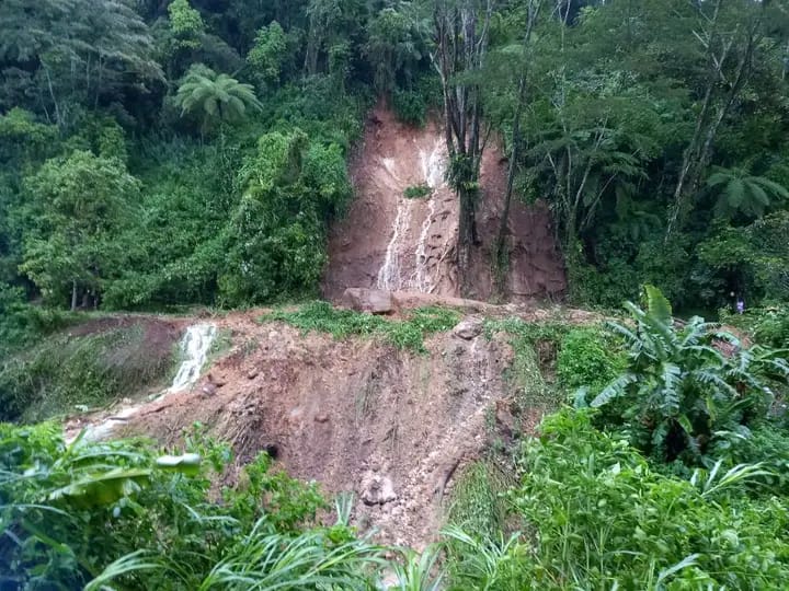 Jalan Raya Ciamis–Kawali–Cirebon Ditutup Total Akibat Longsor