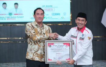 Kepala BNN RI Terima Penghargaan Tokoh Peduli Desa dari APDESI Merah Putih