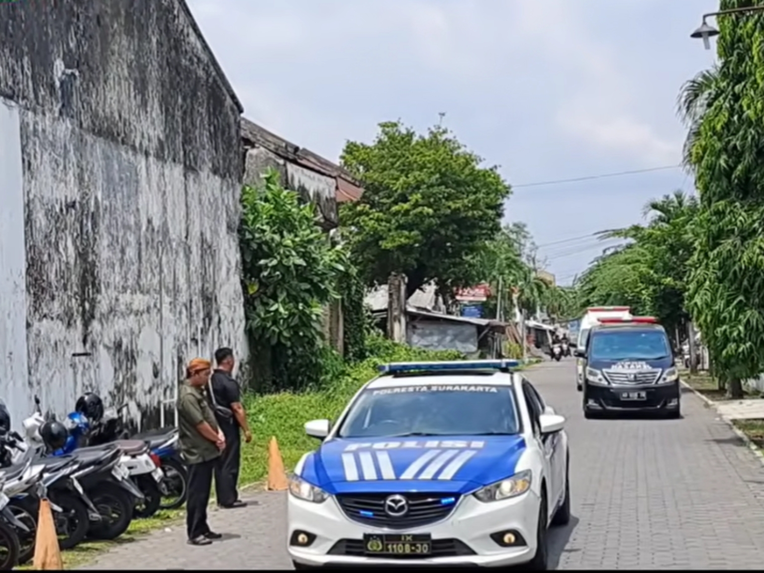 Jenazah Raja Pakubuwono XIII Tiba di Keraton Surakarta, Prosesi Pemakaman Disiapkan Jenazah Raja Pakubuwono XIII Tiba di Keraton Surakarta