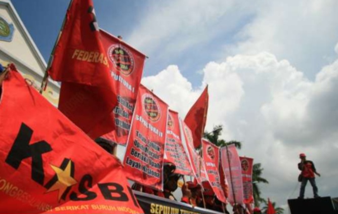 Buruh Terbelah di May Day 2026, Gebrak Pilih Aksi di DPR, KSPSI Rayakan di Monas