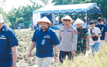 Kapolres-Karawang-beserta-Perum-Bulog