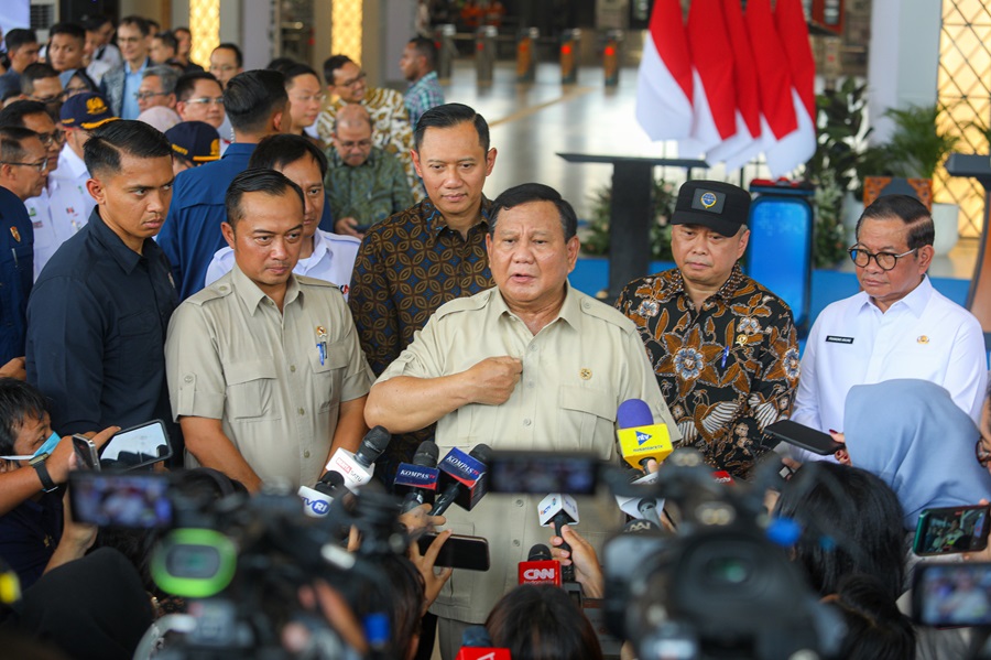 Prabowo di Stasiun Tanah Abang Baru