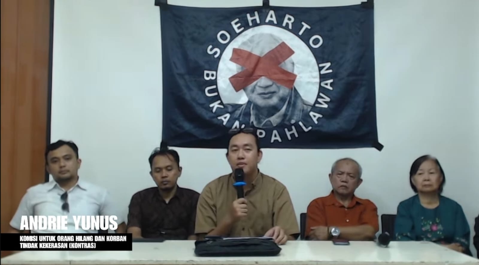 Tak Layak Disebut Pahlawan! Masyarakat Sipil dan Korban HAM Desak Pemerintah Batalkan Gelar Soeharto