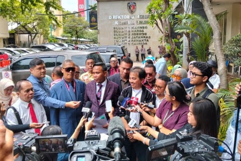 Jadi Tersangka, Roy Suryo Cs Dicekal ke LN & Wajib Lapor