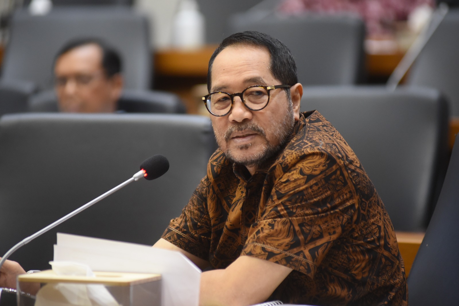DPR : Menteri Hanya Kebagian Cuci Piring, Jangan Salahkan Raja Juli