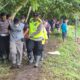 Jalan Terputus, Polisi Menembus Rintangan: Polres Padang Panjang Evakuasi Jenazah Lewat Jalur Ekstrem