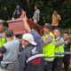 Jalan Terputus, Polisi Jadi Penembus Rintangan: Polres Padang Panjang Evakuasi Jenazah Lewat Jalur Ekstrem