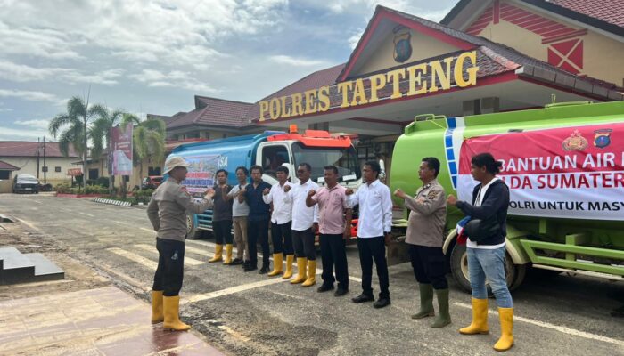 Air Bersih Mengalir dari Polri! Baintelkam Turun Langsung Selamatkan Warga Tapteng Pasca Banjir