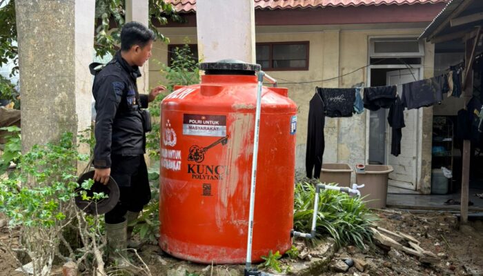 Satbrimob Polda Aceh Bangun MCK Umum untuk Warga Aceh Tamiang