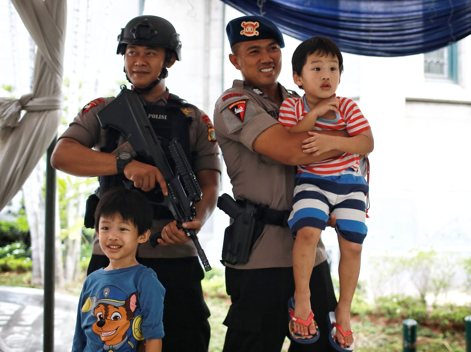 Polisi Jaga Keamanan Perayaan Natal 2025 di Gereja Katedral Jakarta