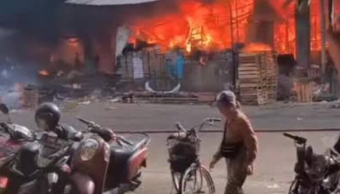 Kebakaran Pasar Induk Kramat Jati: 350 Kios Hangus