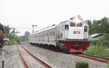 Kereta Api (1)