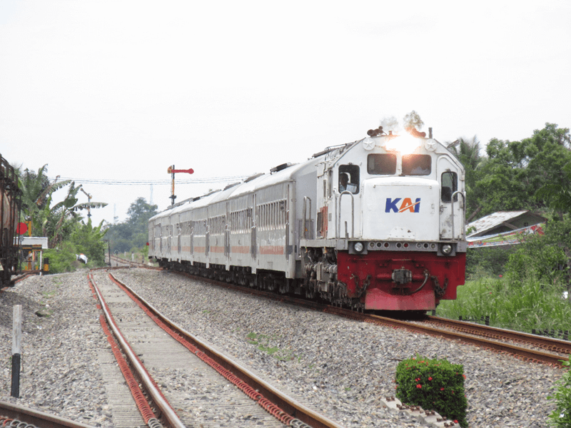 Kereta Api (1)