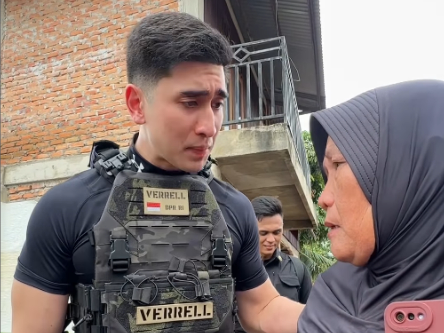 Verrel Bramasta Bantah Gunakan Rompi Antipeluru Saat Tinjau Bencana di Sumbar