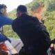 Jalan Terputus, Polisi Jadi Penembus Rintangan: Polres Padang Panjang Evakuasi Jenazah Lewat Jalur Ekstrem