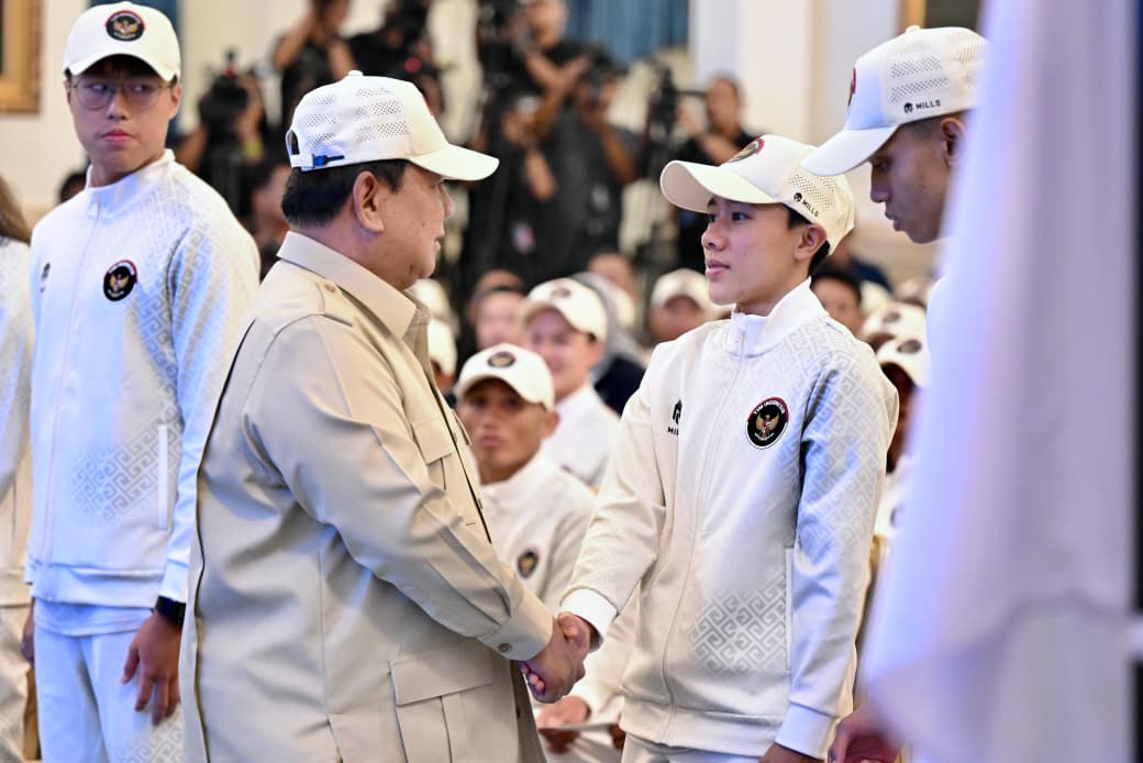 Presiden Prabowo Saat Bersalaman dengan Atlet Kontingen Indonesia untuk SEA Games 2025