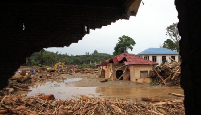 Polri Selidiki Asal-usul Kayu Gelondongan Terbawa Banjir di Sumatra, Diduga Hasil Tebangan Mesin