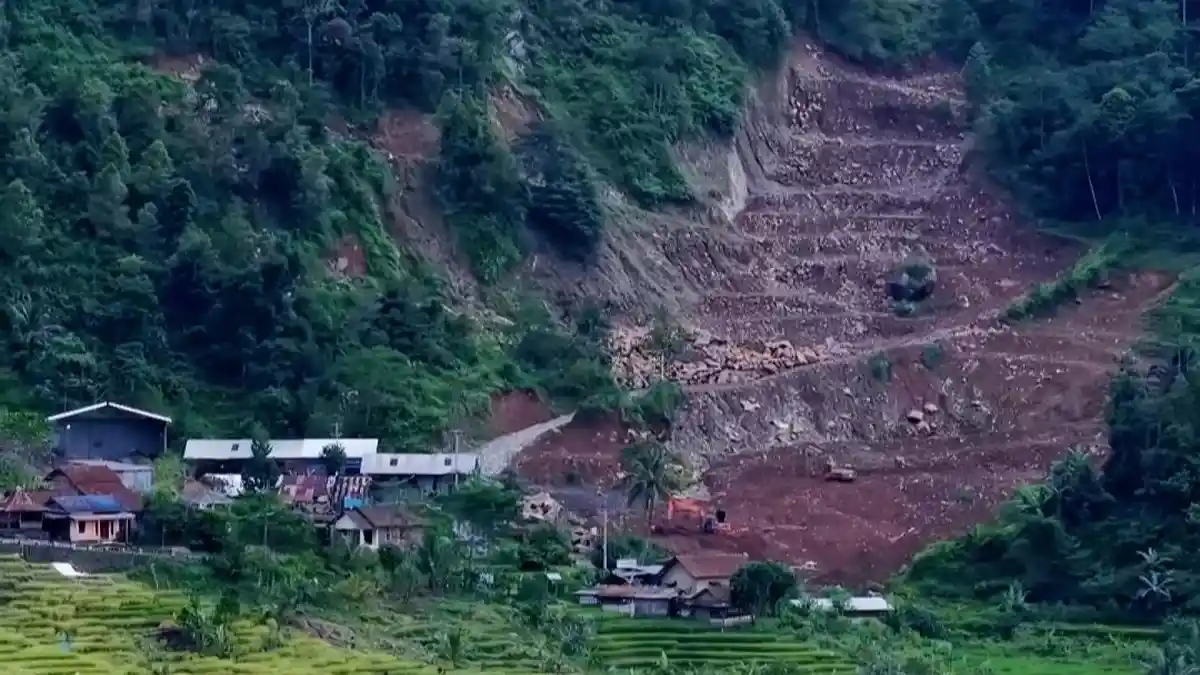 Khawatirkan Kerusakan Lingkungan, Gubernur Jateng Bentuk Satgas Pantau Tambang Lereng Slamet