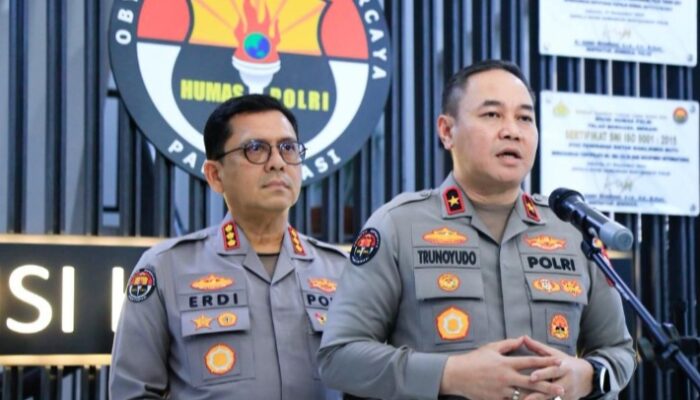 Polri Kirim 44 Truk Bantuan Logisik, Dapur Lapangan Hingga Water Treatment ke NTT