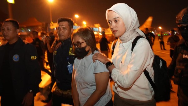 Dewi Astutik Tak Berdaya Hadapi Kepungan Operasi Internasional