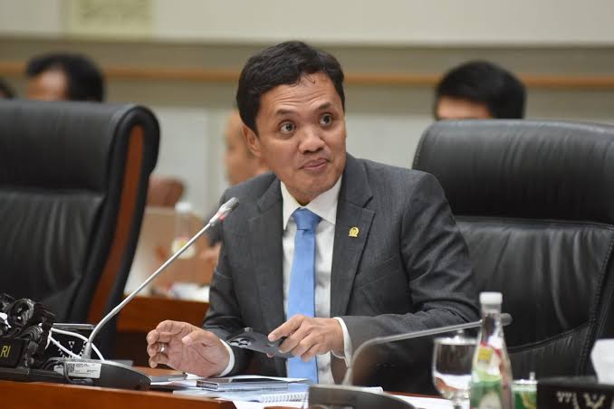 Ketua Komisi III Tegaskan Polri Tetap di Bawah Presiden Prabowo