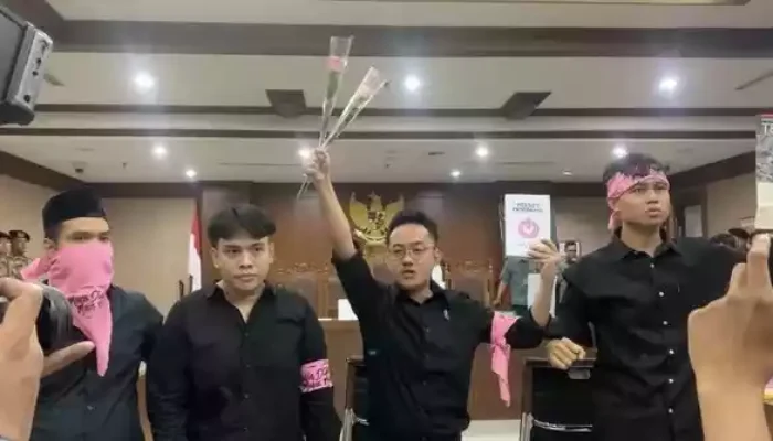 Delpedro Marhaen Tantang Semua Ketum Parpol