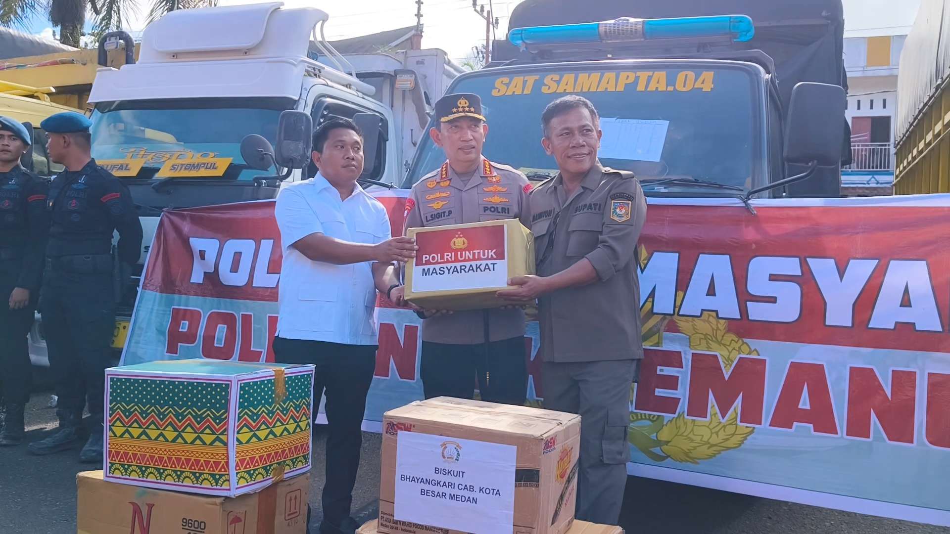 Sesuai Arahan Presiden, Polri Sigap Bantu Korban Banjir di Sumut