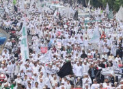 FPI Ancam Penjarakan Pandji Pragiwaksono