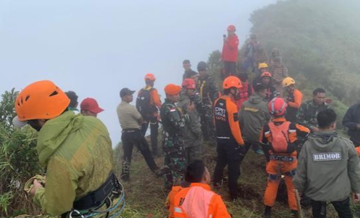 2 Jenazah Korban ATR 42-500 Berhasil Dievakuasi di Gunung Bulusaraung