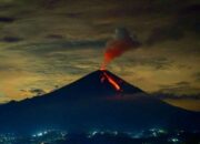 PVMBG Tetapkan Semeru Level III Siaga, Warga Diminta Waspada
