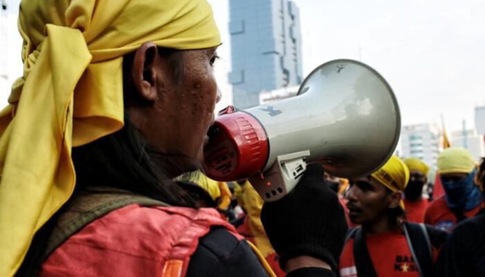 Aksi Pra-May Day, Buruh Serbu DPR-Monas Tuntut Penghapusan Outsourcing