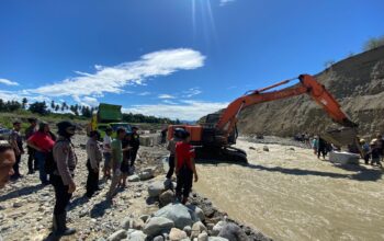 Polri & Tim Gabungan Bangun Jembatan Darurat, Akses Warga Donggala Kembali Terbuka