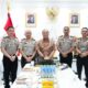 Melalui Buku, Wakapolri Titipkan Pesan Penting Pemberantasan TPPA–PPO kepada 5 Calon Atase dan Staf Teknis Polri