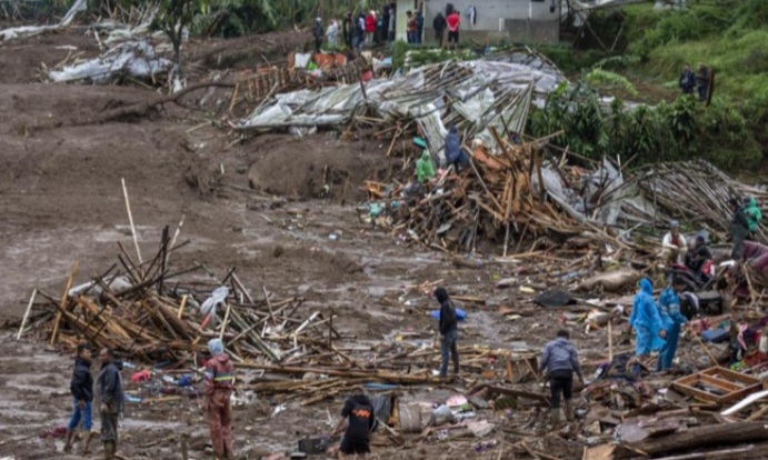 Longsor Bandung Barat: 25 Korban Ditemukan, 65 Orang Diduga Masih Tertimbun