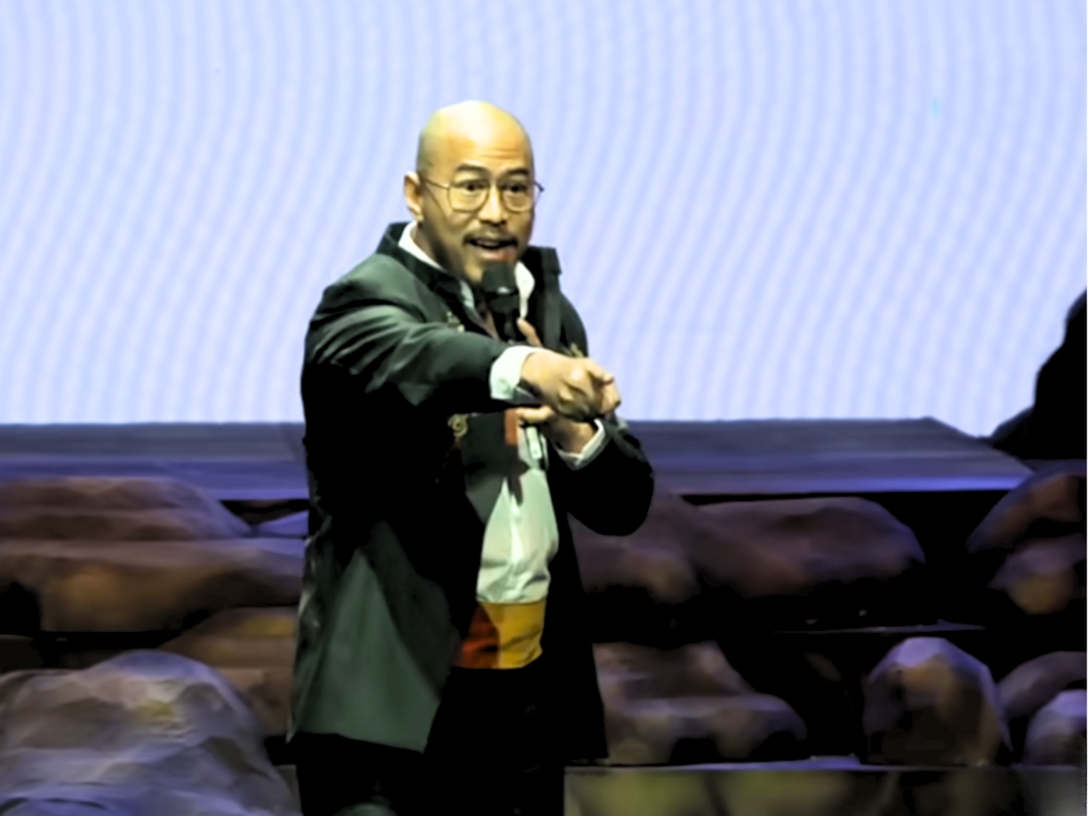 Demokrasi Tak Boleh Kalah oleh Rasa Tersinggung