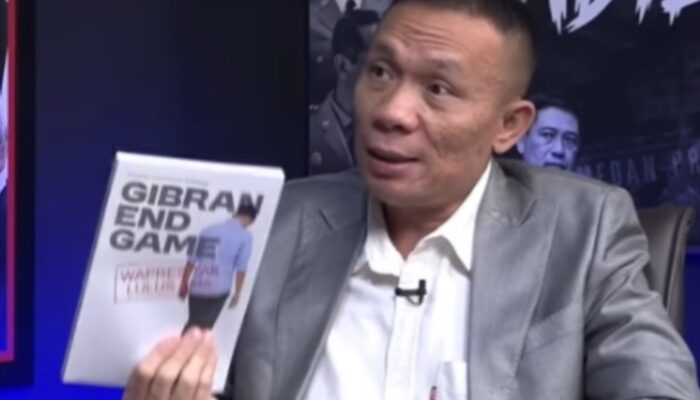 Rismon Sianipar Akan Bagikan Buku Gibran End Game ke DPR dan DPD