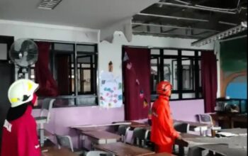 Plafon SDN 05 Pademangan Timur Ambruk Saat Siswa Santap MBG