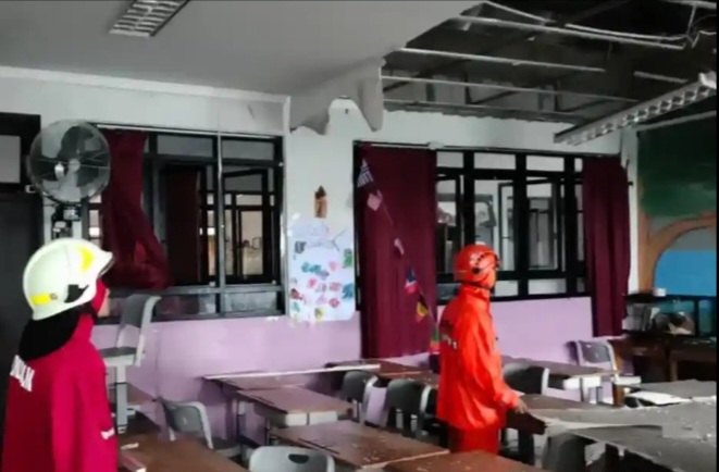 Plafon SDN 05 Pademangan Timur Ambruk Saat Siswa Santap MBG