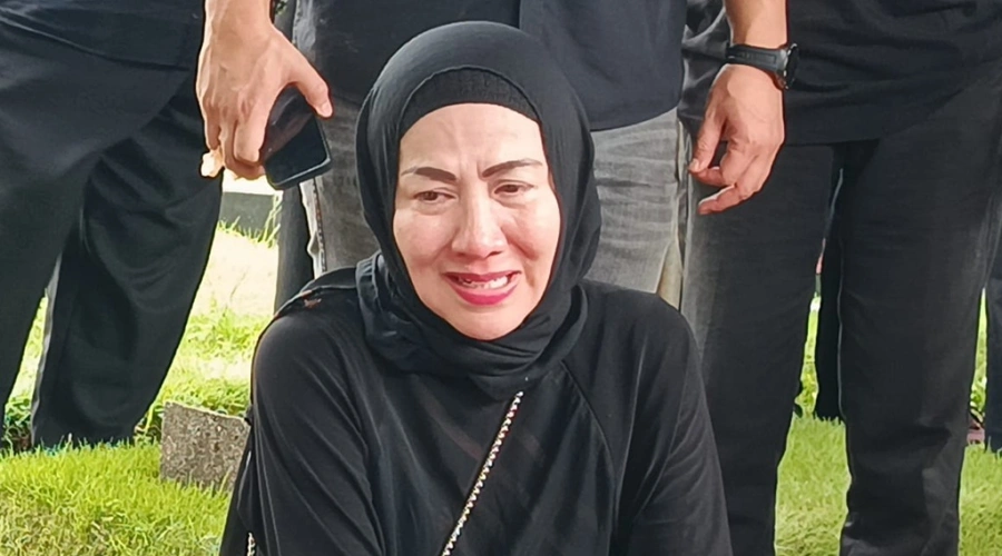 Venna Melinda Menangis